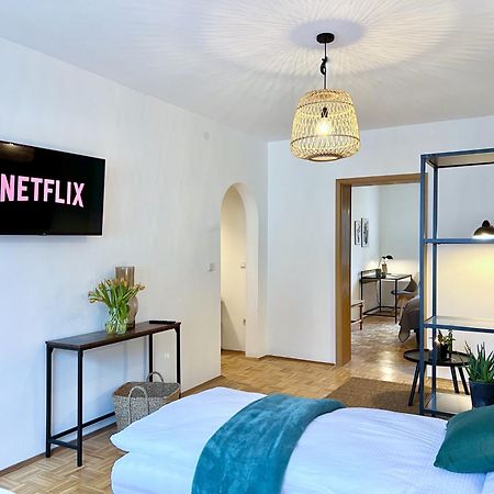 Sapphire Apartment: Free Parking + Netflix + Bathtub Essen Buitenkant foto