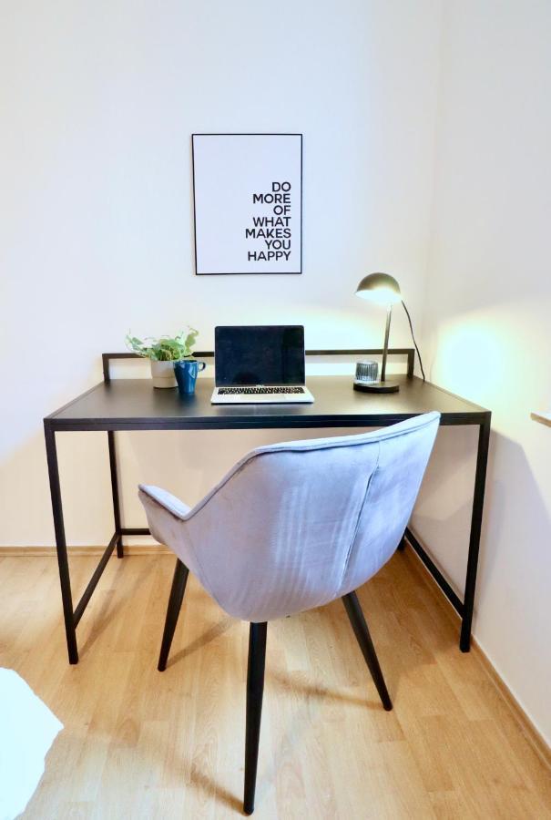 Sapphire Apartment: Free Parking + Netflix + Bathtub Essen Buitenkant foto