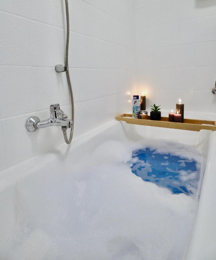 Sapphire Apartment: Free Parking + Netflix + Bathtub Essen Buitenkant foto