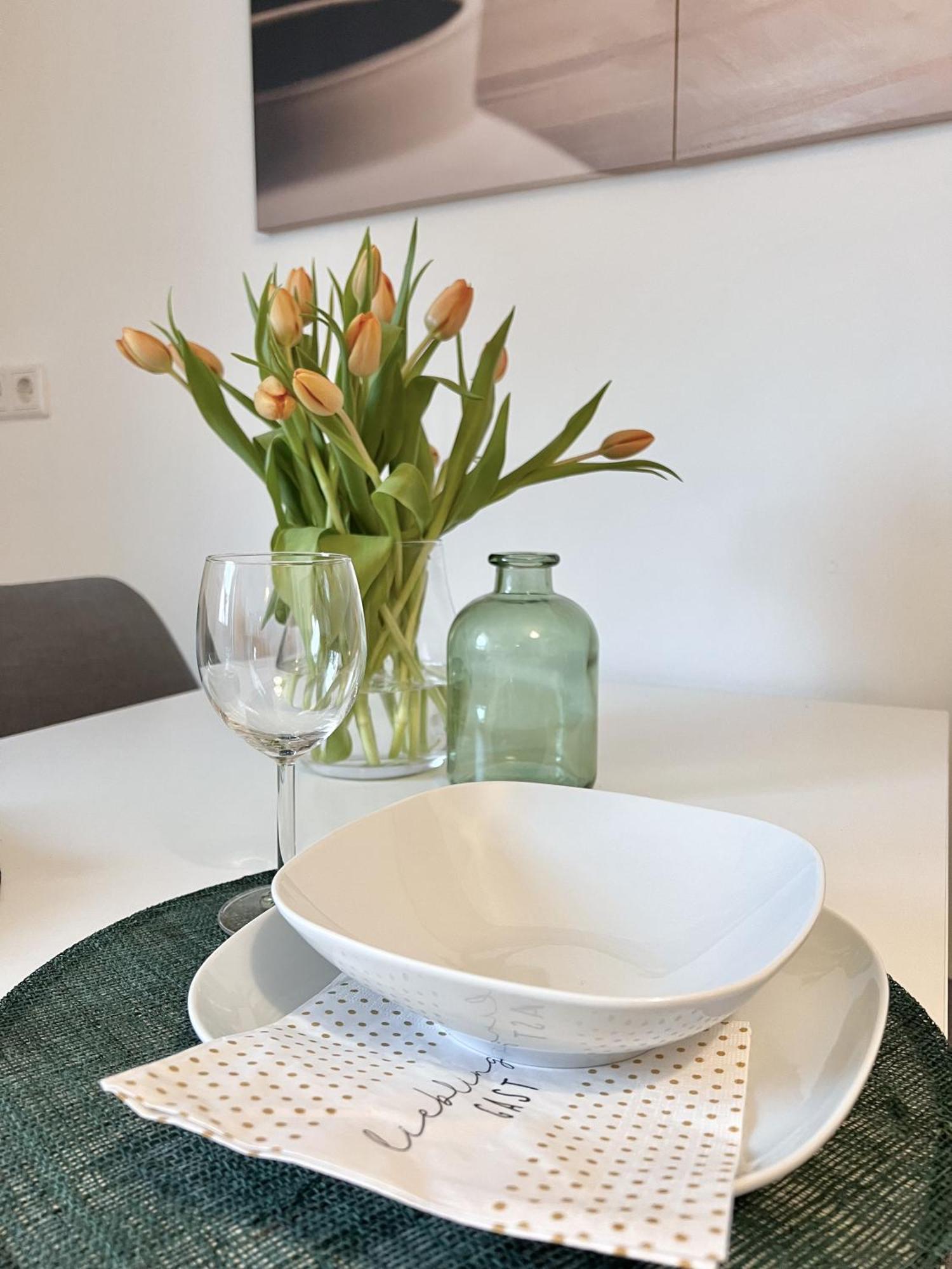Sapphire Apartment: Free Parking + Netflix + Bathtub Essen Buitenkant foto