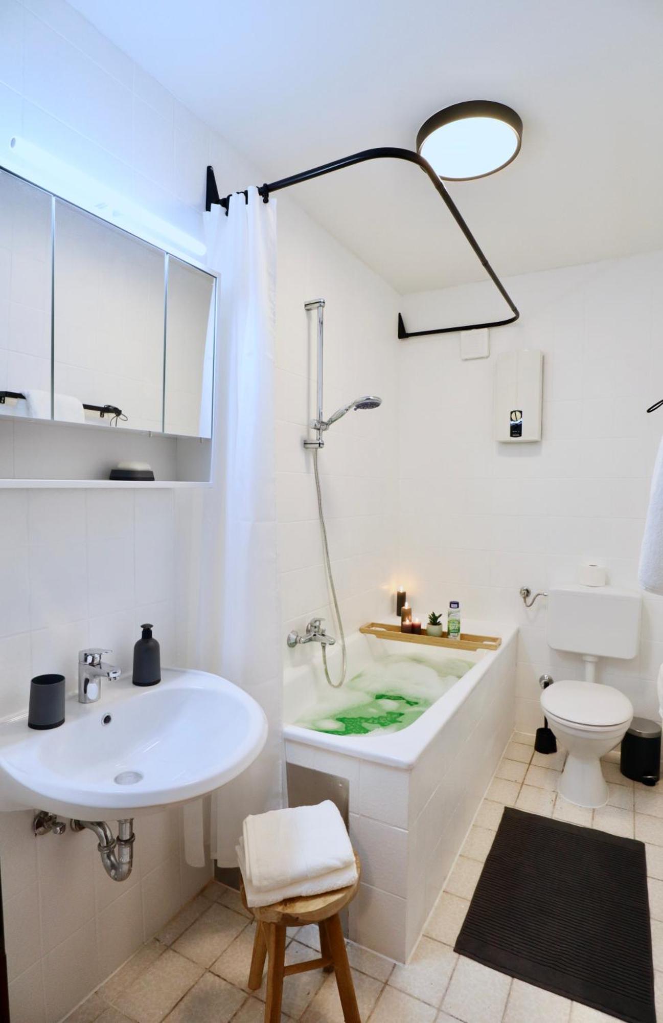 Sapphire Apartment: Free Parking + Netflix + Bathtub Essen Buitenkant foto